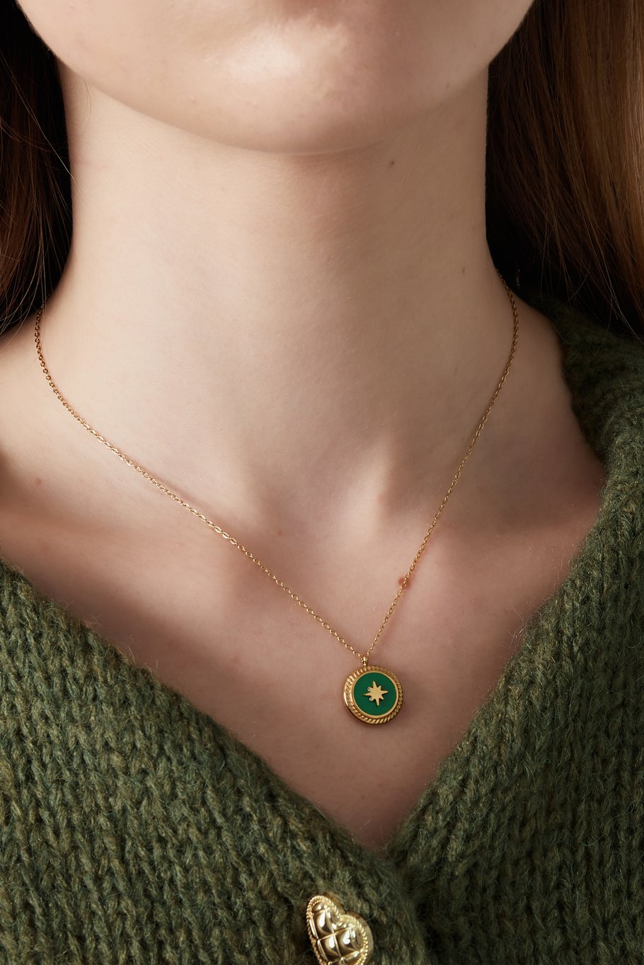 necklace with green charm h5Picture2
